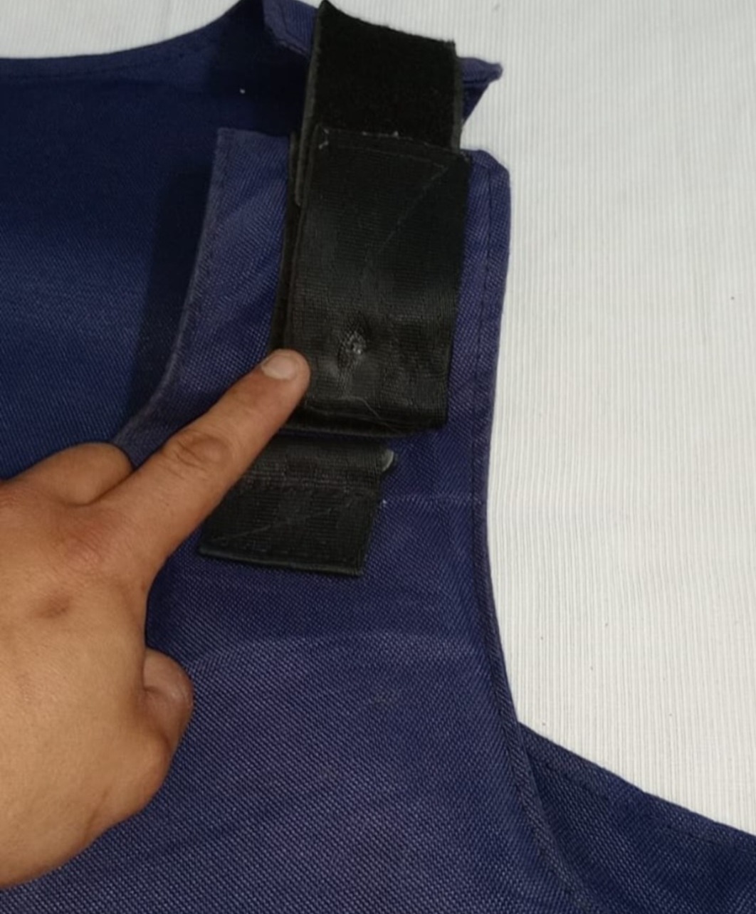 Un chaleco antibalas salvó la vida de un policía: el Estado refuerza patrullas con fusiles FAL